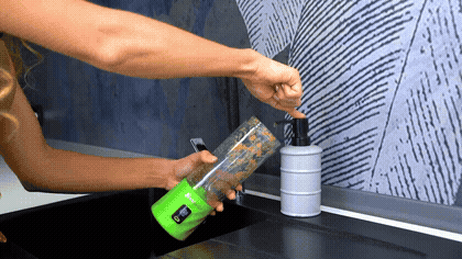 自動洗浄デモ：洗剤をプッシュしてボタンを押すだけ